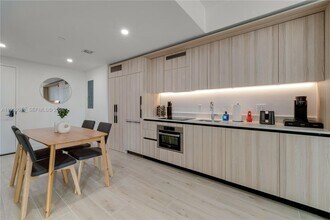 Building Photo - 225 N Miami Ave