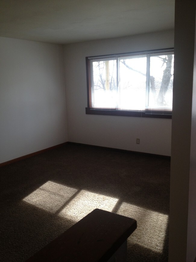 Sala de estar - ventana nueva - 3104 Hascall St