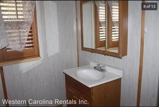 Building Photo - 3 br, 2 bath House - 17 Old Cullowhee Rd.
