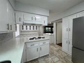 Building Photo - 122 Camellia St