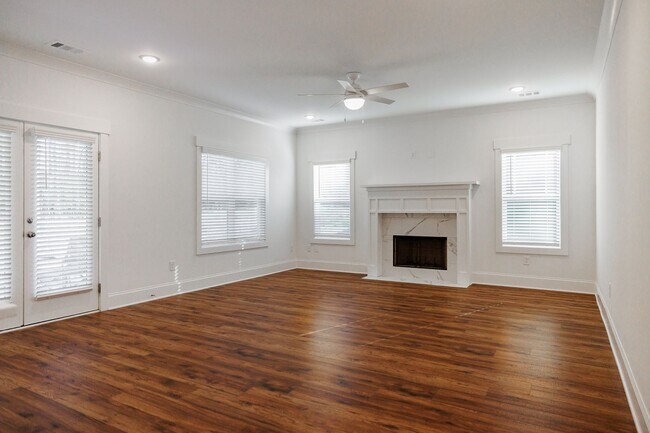 Foto del edificio - 375 Morton Rd