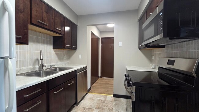 Building Photo - 660 Perrie Drive