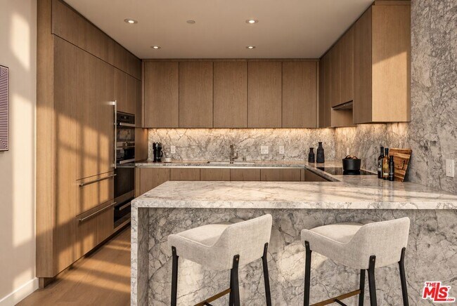 Building Photo - 2025 Ave of the Stars