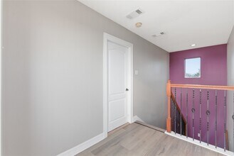 Building Photo - 408 Eichwurzel Ln