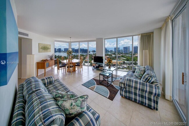 Foto del edificio - 18671 Collins Ave