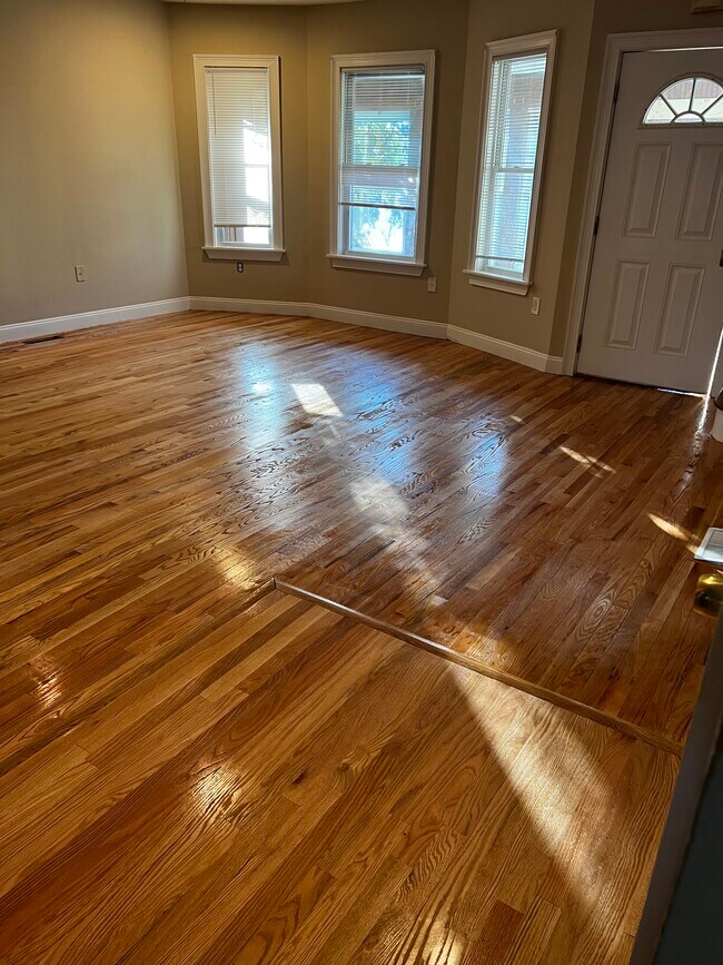 Building Photo - 30 Hollingsworth St