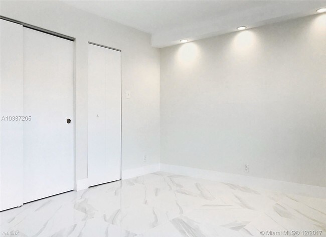 Foto del edificio - 401 Golden Isles Dr
