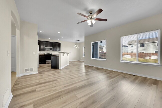 Foto del edificio - $2,750.00 - 6 Bedrooms, 3.5 Bathrooms, Single Family Home in Colorado Springs with Fenced Yard!