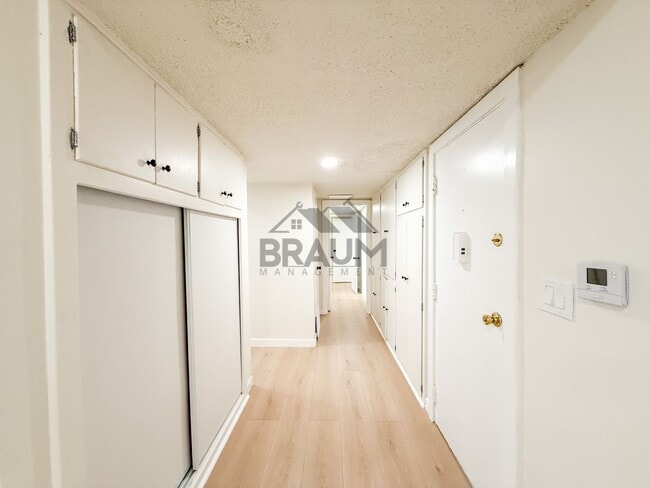 Building Photo - 5252 Hermitage Ave