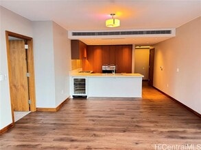 Building Photo - 1555 Kapiolani Blvd
