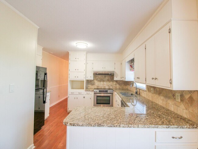 Foto del edificio - Nice Home with Country Setting! Large Lot!