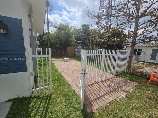 Foto del edificio - 6130 Grant St