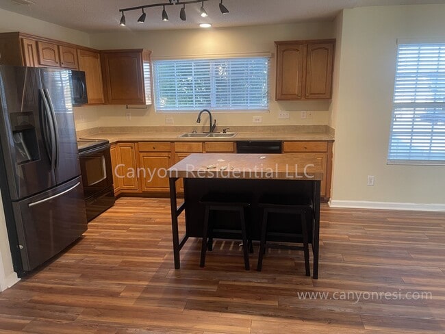 Foto del edificio - Beautiful 3b Room!Move in ready!