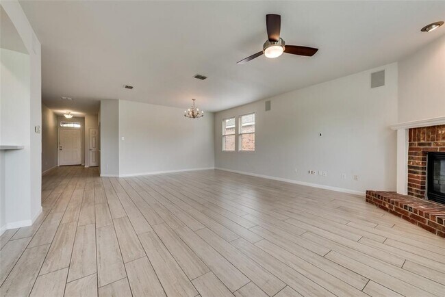 Building Photo - 10422 Woodlands Trail