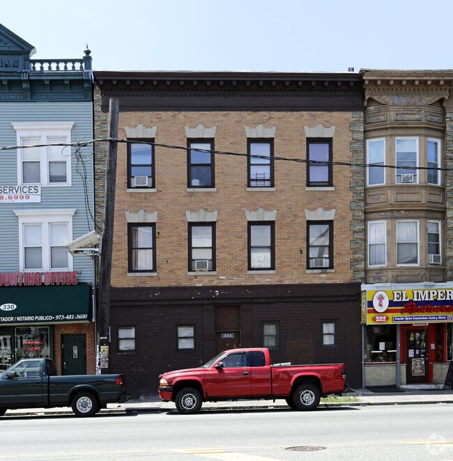 Foto del edificio - 332 Bloomfield Ave
