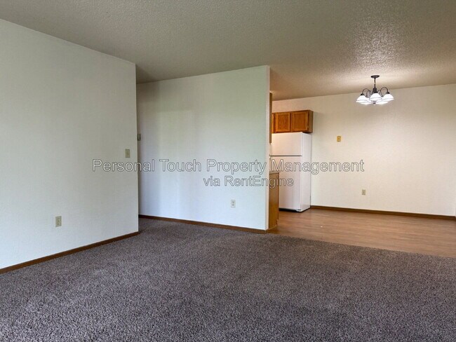 Building Photo - 1401 12th St E