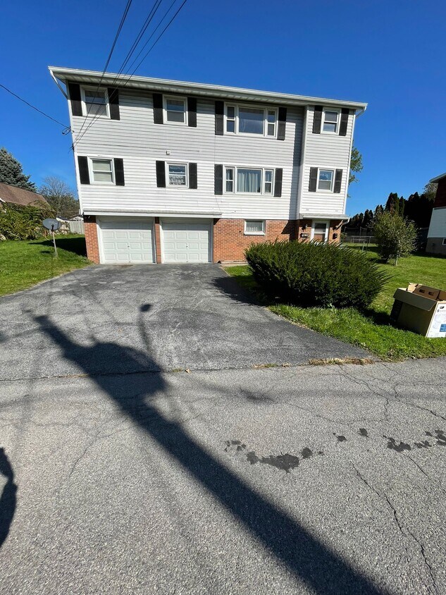 209 Dexter Ave Unit 1, Liverpool, NY 13088 Condo for Rent in