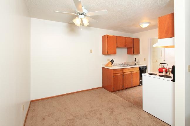Dining Area -- 1 BR - Cobblestone Court