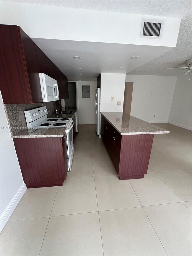 Foto del edificio - 9310 W Flagler St