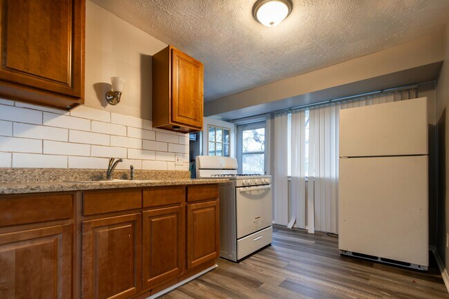 Building Photo - 25601 Briardale Ave