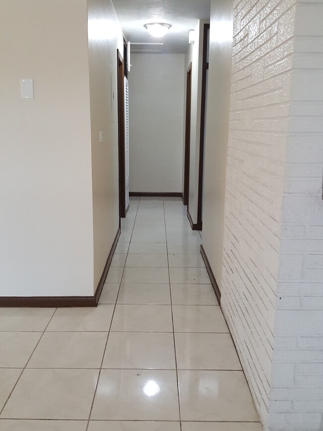 Building Photo - 1721 NW 27th Terrace