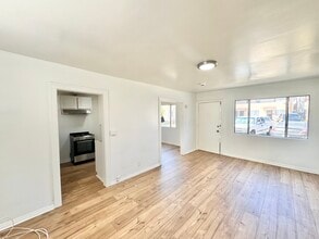 Building Photo - 1415 N Hobart Blvd
