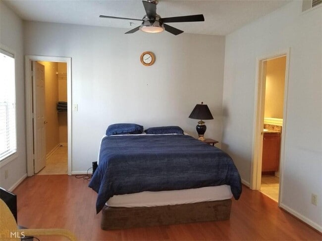 Building Photo - 1250 Parkwood Cir SE