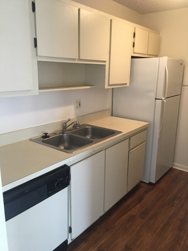 Foto del edificio - 643 Executive Center Dr