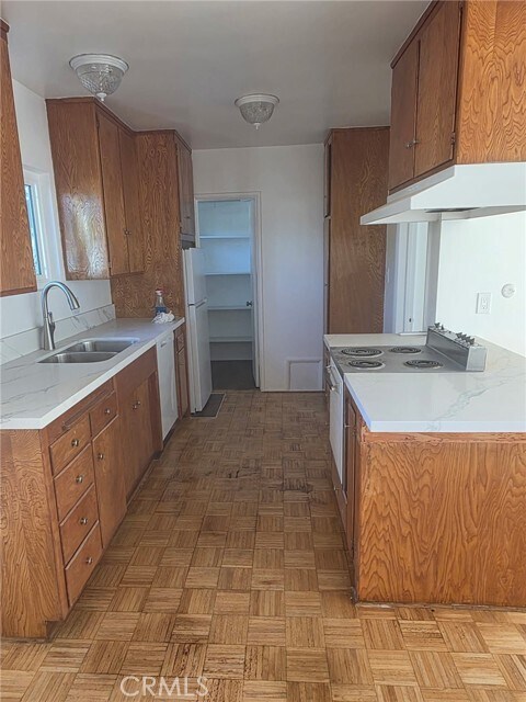 Foto del edificio - 928 W Angeleno Ave