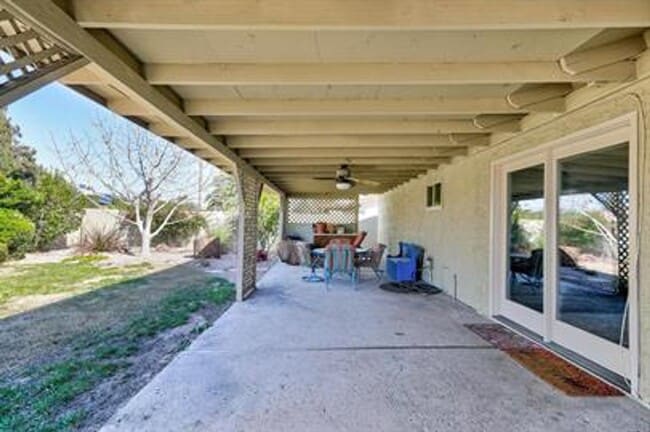 Building Photo - Single Story with a Large Back Yard