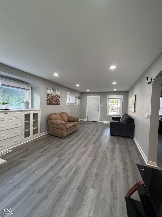 Building Photo - 1409 N Warman Ave