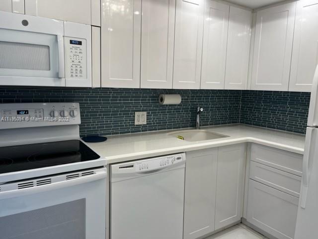 Foto principal - 20379 W Country Club Dr