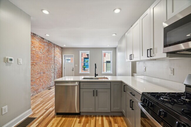 Building Photo - 2120 Latona St