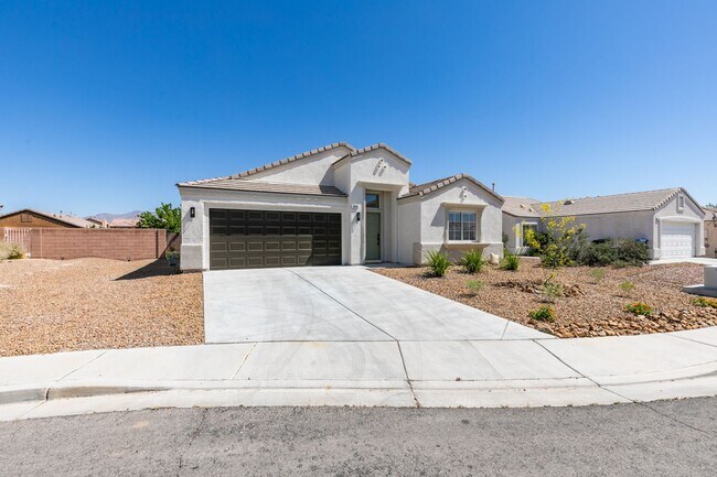 Building Photo - Fully Remodeled 3 bedroom single story rea...