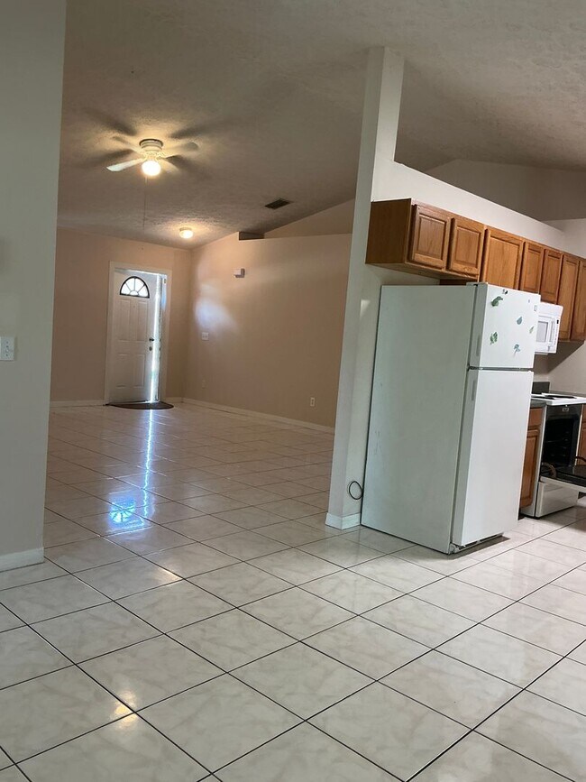 Foto del edificio - East of U.S.One 4 bedroom 3 bath
