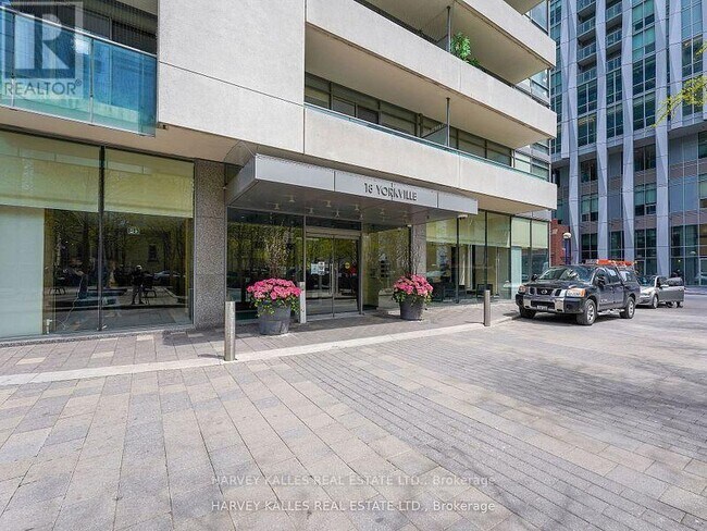 Photo du bâtiment - 18 Yorkville Ave