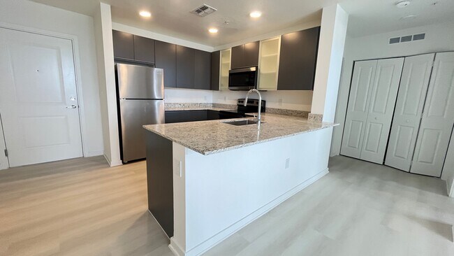 Foto del edificio - 5579 Millenia Park Blvd