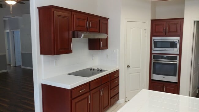 Building Photo - New interior & exterior paint, new applian...