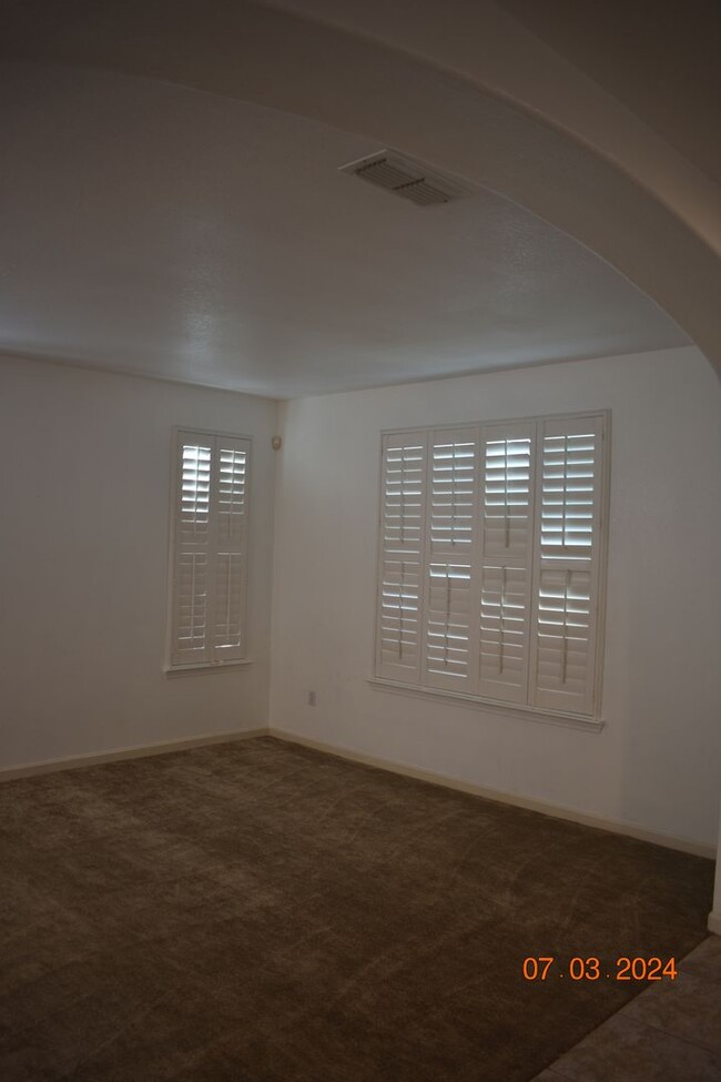 Building Photo - Gorgeous Five Bedroom Home with Four Car G...