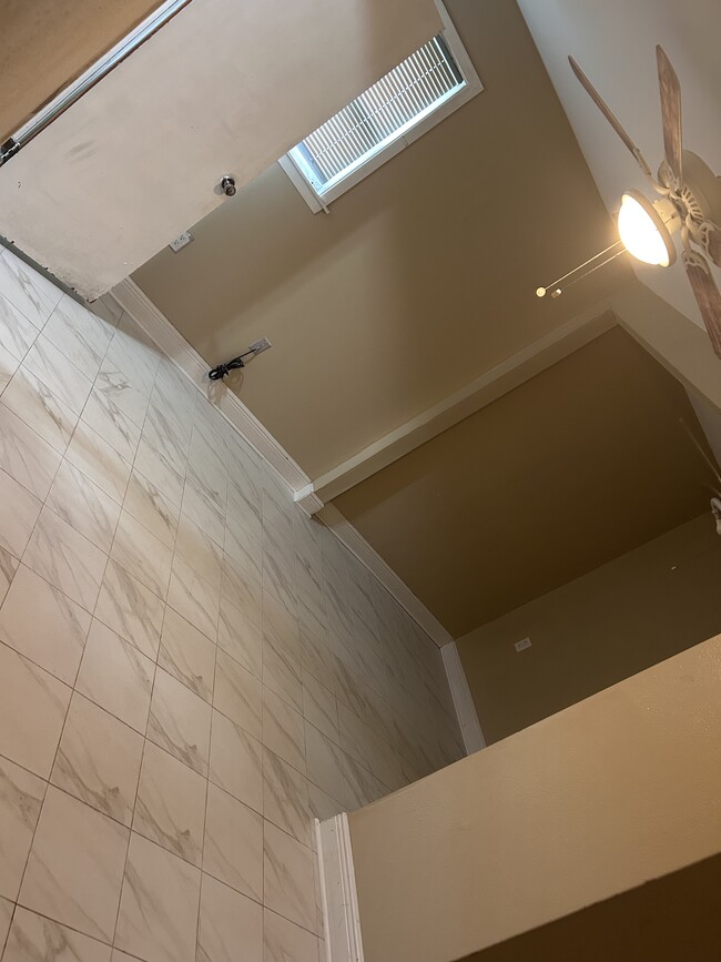 Building Photo - 2800 Dolores Dr