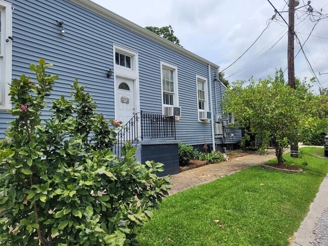 Building Photo - 3501 Annunciation St