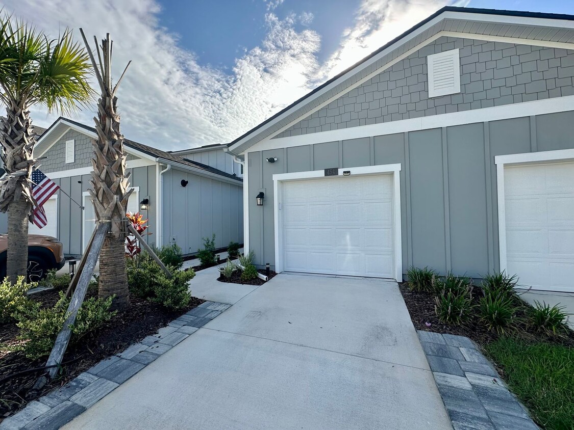 Primary Photo - Like New 2/2 Townhome in St Johns County