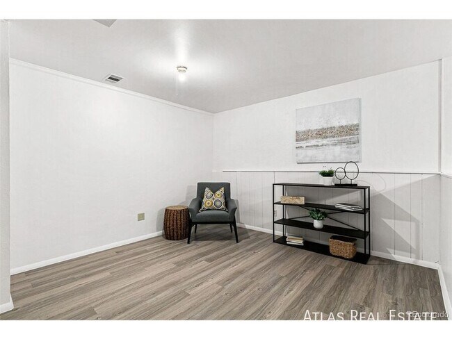 Foto del edificio - 960 W 70th Pl