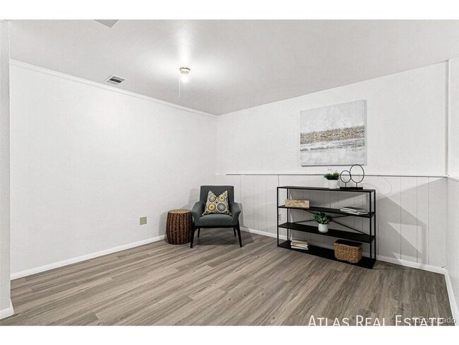 Building Photo - 960 W 70th Pl