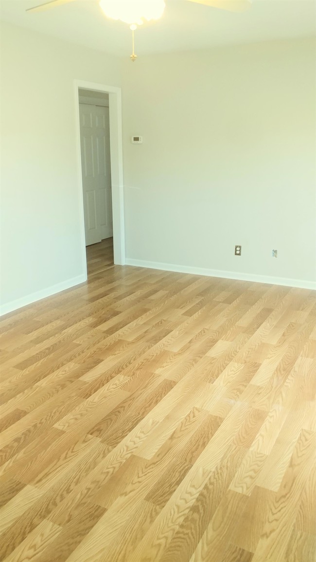 Building Photo - 3515 Acorn Woods Way