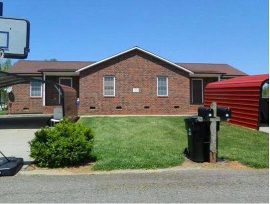 Primary Photo - 195 Morrisfield Ln