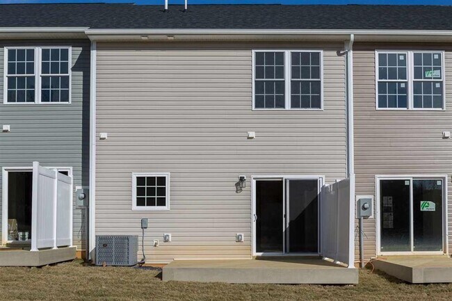 Building Photo - Like New Townhouse for Rent