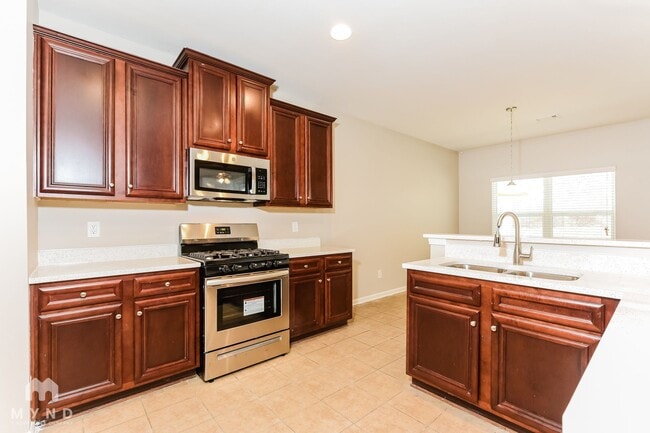 Building Photo - 7425 Absinth Dr