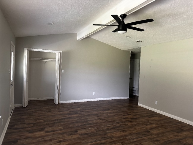 Building Photo - 216 Timberview Dr
