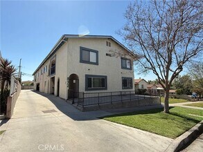 Building Photo - 832 Padilla St